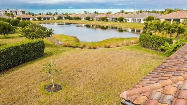 9215 Shadow Oak LN, Naples, FL 34120