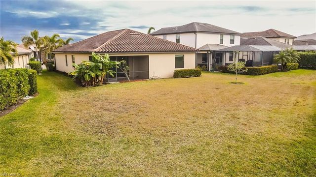 9215 Shadow Oak LN, Naples, FL 34120
