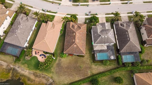 9215 Shadow Oak LN, Naples, FL 34120