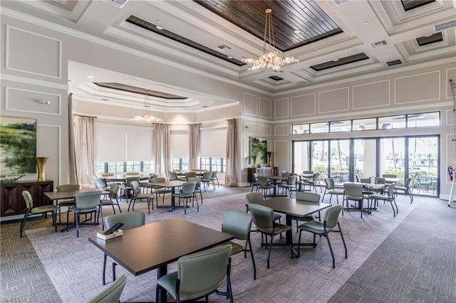 9215 Shadow Oak LN, Naples, FL 34120