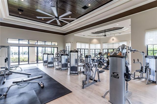 9215 Shadow Oak LN, Naples, FL 34120