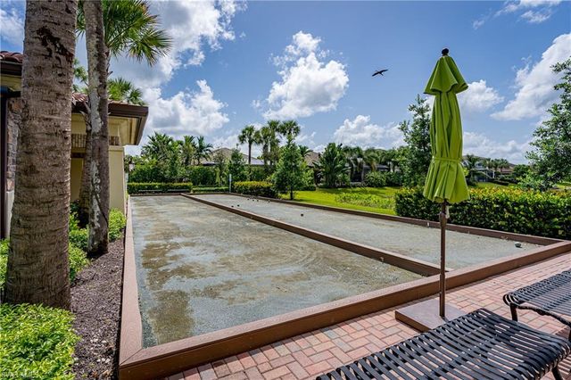 9215 Shadow Oak LN, Naples, FL 34120