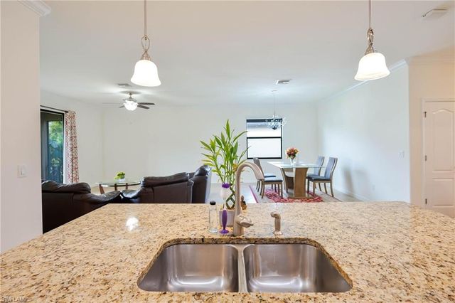 9215 Shadow Oak LN, Naples, FL 34120