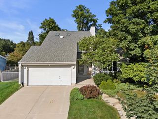 1505 Fox River PARKWAY, Waukesha, WI 53189