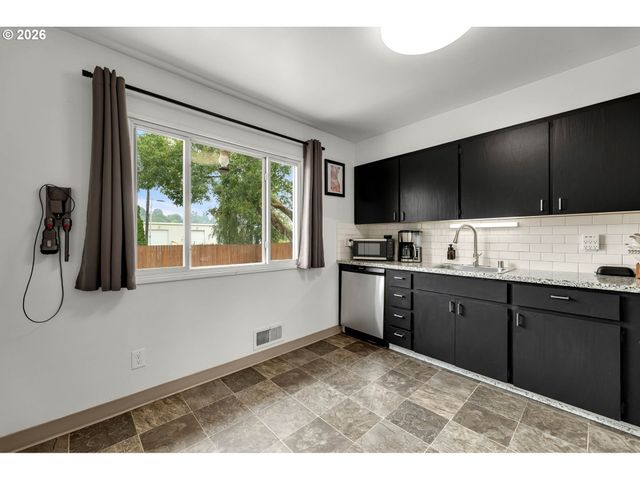 3809 THOMPSON Ave, Vancouver, WA 98660