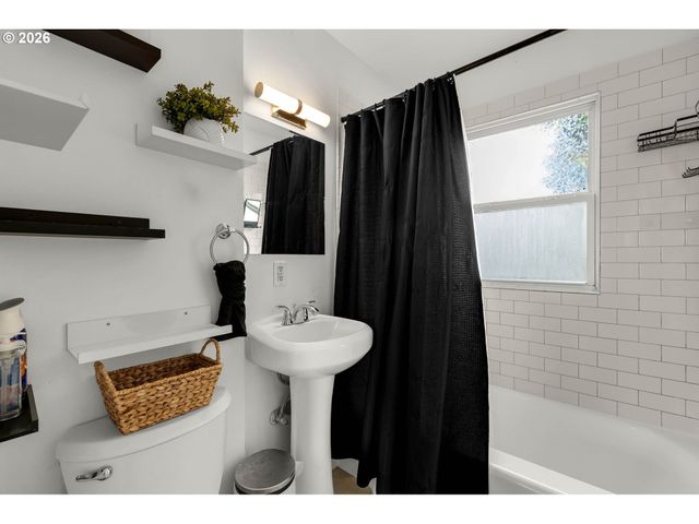 3809 THOMPSON Ave, Vancouver, WA 98660