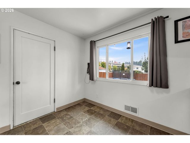 3809 THOMPSON Ave, Vancouver, WA 98660