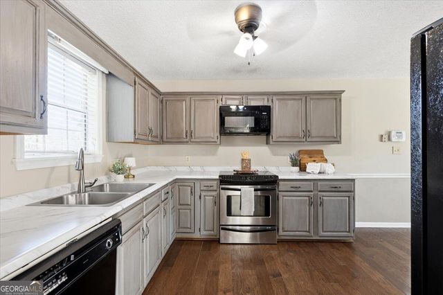 106 Stonegables Drive, Gray, GA 31032