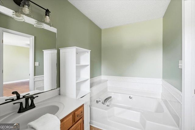 106 Stonegables Drive, Gray, GA 31032