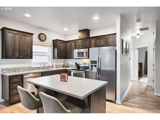 25124 CORKY Ln, Veneta, OR 97487