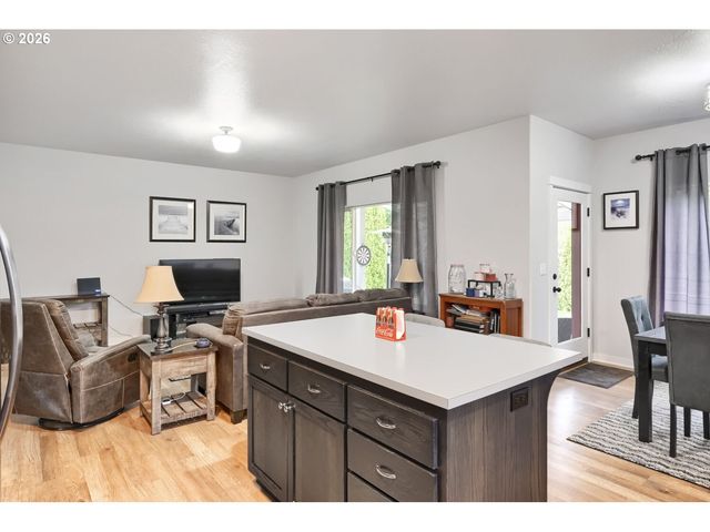 25124 CORKY Ln, Veneta, OR 97487