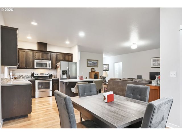 25124 CORKY Ln, Veneta, OR 97487