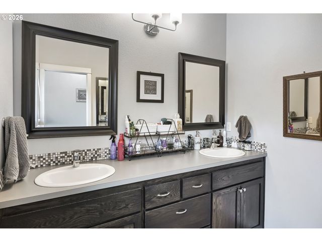 25124 CORKY Ln, Veneta, OR 97487