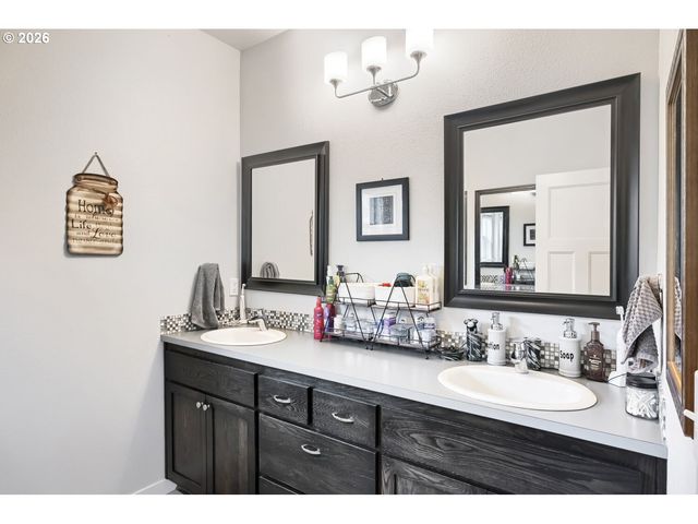 25124 CORKY Ln, Veneta, OR 97487