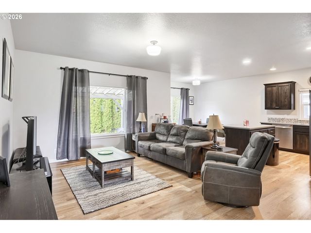 25124 CORKY Ln, Veneta, OR 97487