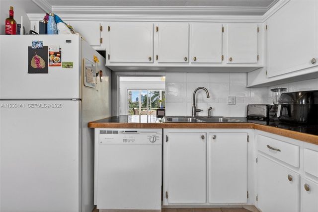 300 NE 14th Ave 505, Hallandale Beach, FL 33009