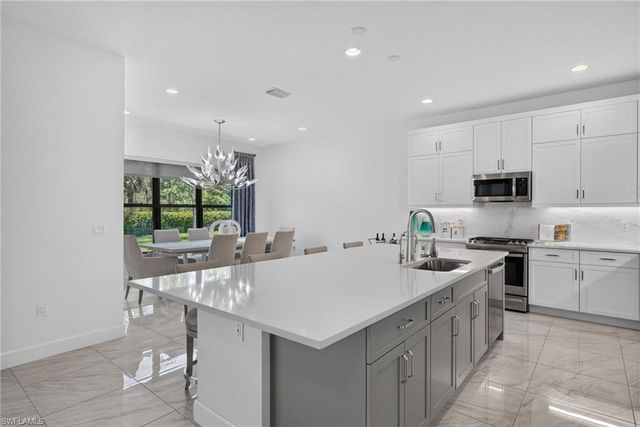 20390 Fair Oak LN, Estero, FL 33928