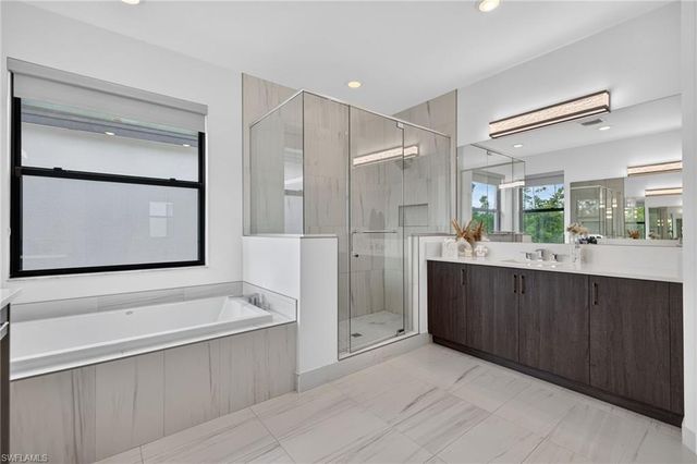 20390 Fair Oak LN, Estero, FL 33928