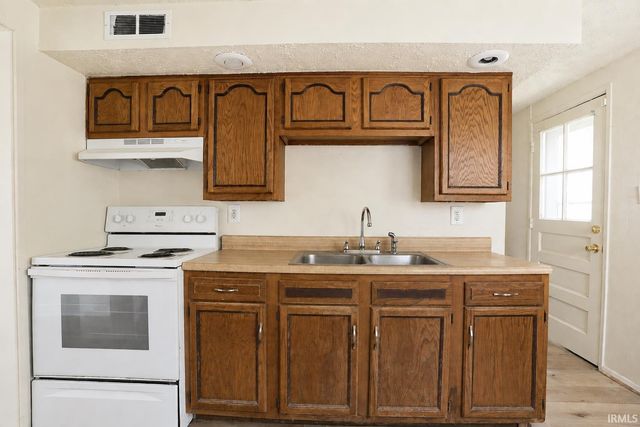 2505 Northview Drive, South Bend, IN 46628