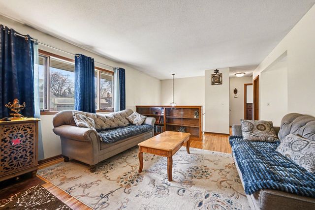 536 Riviera Drive, New Brighton, MN 55112