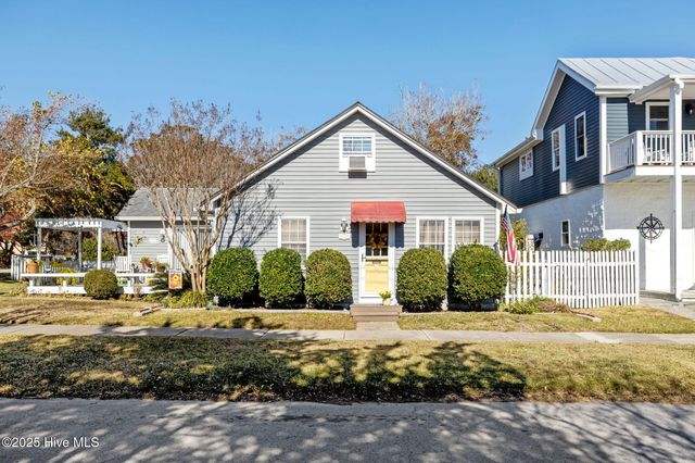 1112 Shepard Street, Morehead City, NC 28557