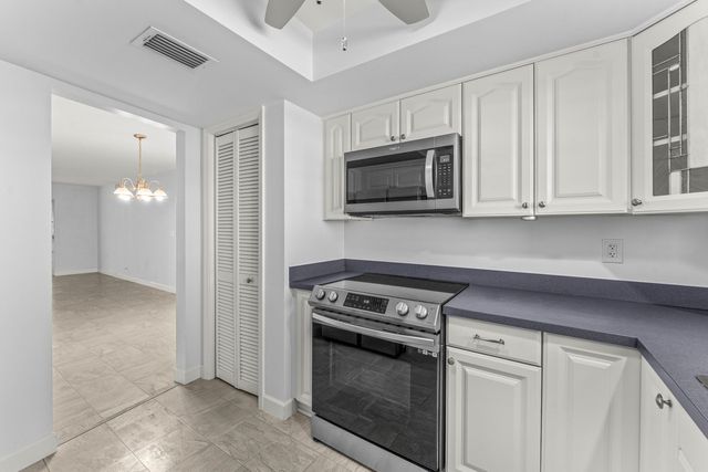 124 Shore Court 303, North Palm Beach, FL 33408