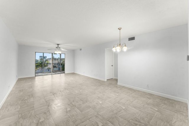 124 Shore Court 303, North Palm Beach, FL 33408