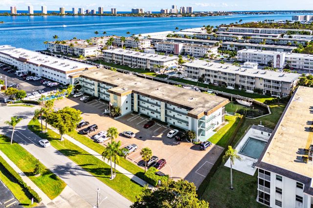 124 Shore Court 303, North Palm Beach, FL 33408