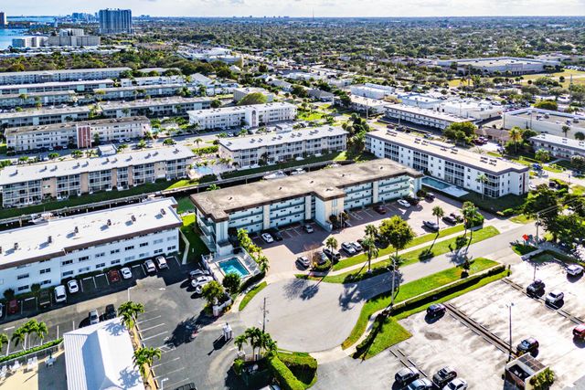 124 Shore Court 303, North Palm Beach, FL 33408