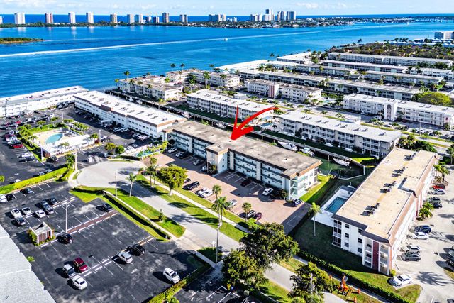 124 Shore Court 303, North Palm Beach, FL 33408