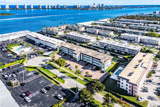124 Shore Court 303, North Palm Beach, FL 33408