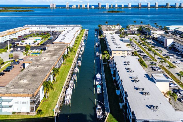 124 Shore Court 303, North Palm Beach, FL 33408