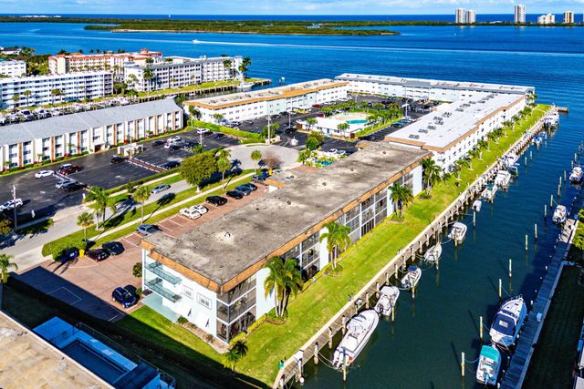 124 Shore Court 303, North Palm Beach, FL 33408