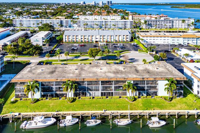 124 Shore Court 303, North Palm Beach, FL 33408