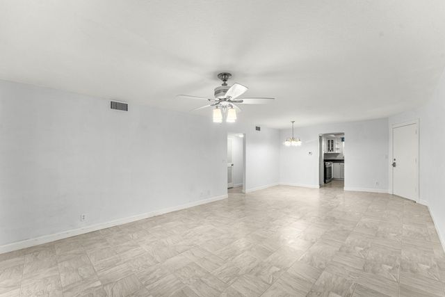124 Shore Court 303, North Palm Beach, FL 33408