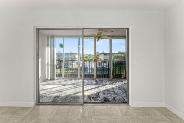 124 Shore Court 303, North Palm Beach, FL 33408