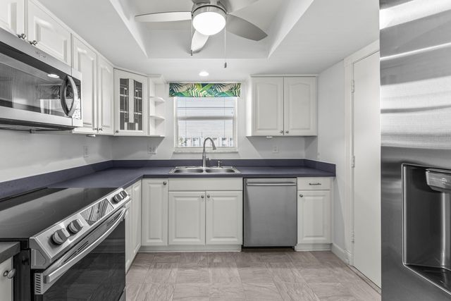 124 Shore Court 303, North Palm Beach, FL 33408