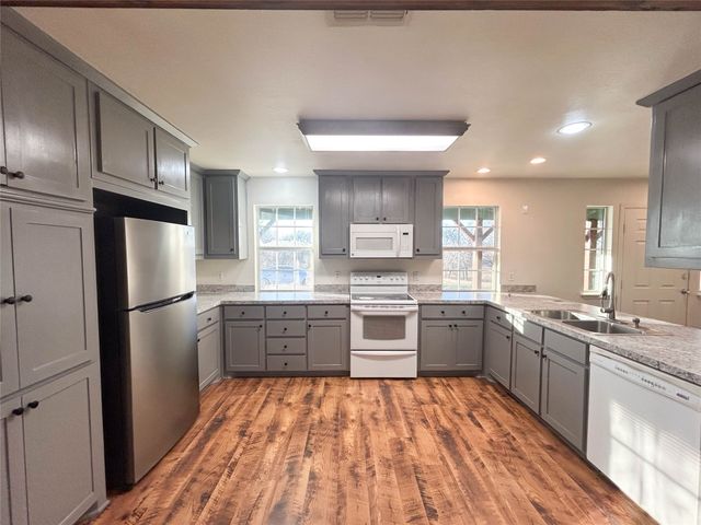 1170 Lumkins Road, Forreston, TX 76041