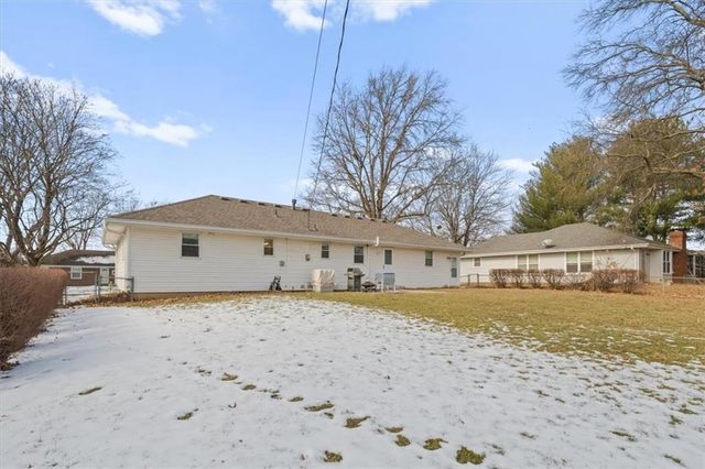 604 NE 1st Street, Blue Springs, MO 64014