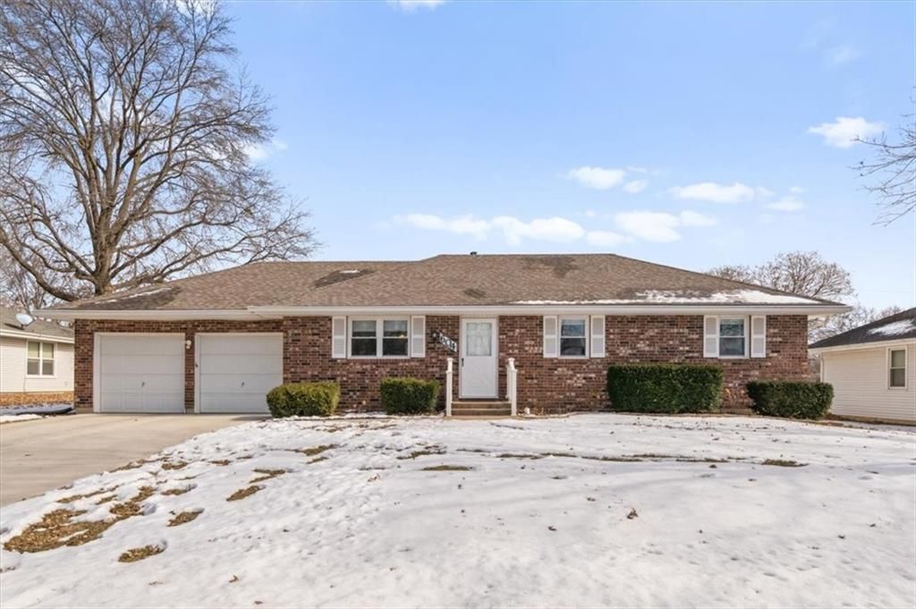 604 NE 1st Street, Blue Springs, MO 64014