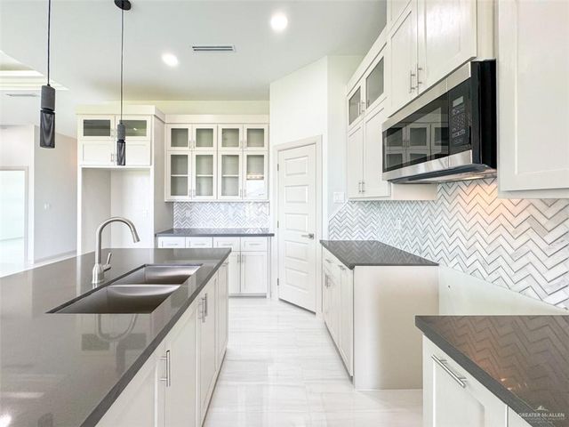 8046 N 50th Street, Mcallen, TX 78504