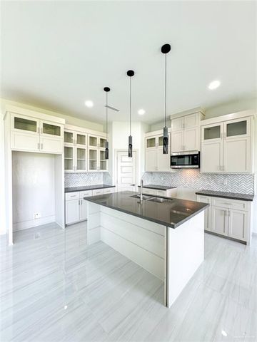 8046 N 50th Street, Mcallen, TX 78504