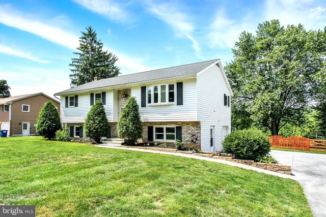 1067 PINE GROVE RD, Hanover, PA 17331