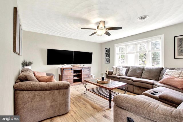 1067 PINE GROVE RD, Hanover, PA 17331