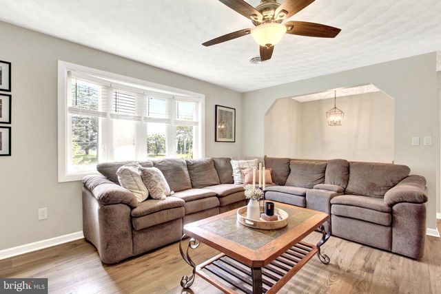 1067 PINE GROVE RD, Hanover, PA 17331