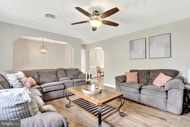 1067 PINE GROVE RD, Hanover, PA 17331