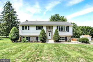 1067 PINE GROVE RD, Hanover, PA 17331