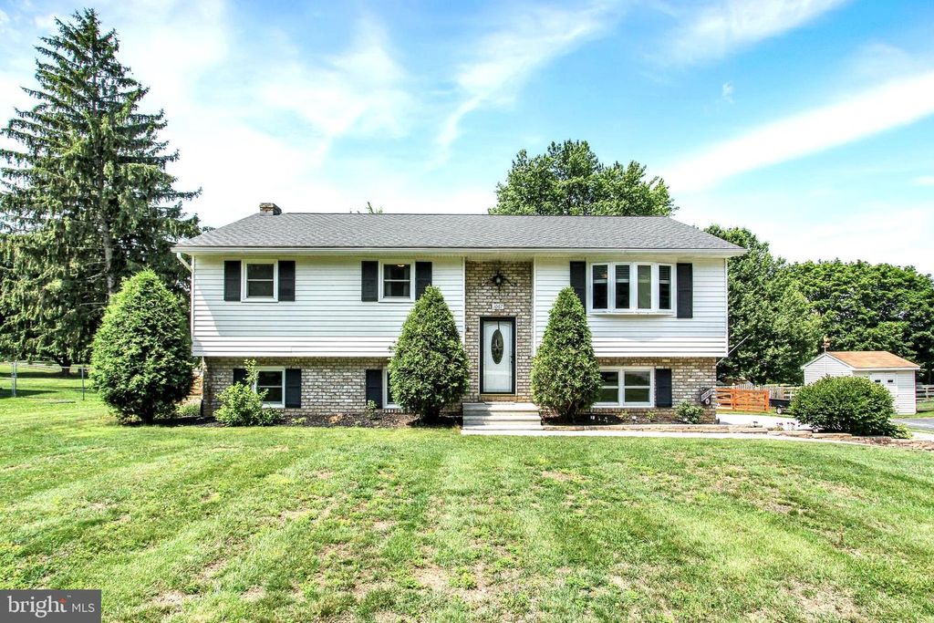 1067 PINE GROVE RD, Hanover, PA 17331