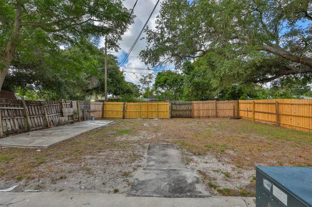 2450 40TH AVENUE N, St Petersburg, FL 33714