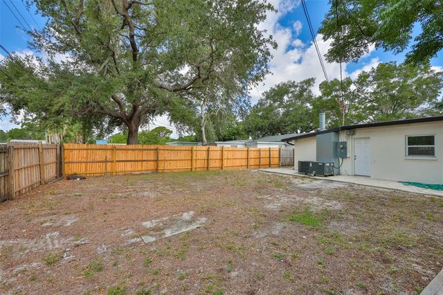 2450 40TH AVENUE N, St Petersburg, FL 33714